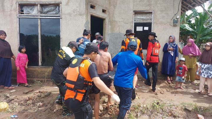 Terseret Arus Banjir, Royani Ditemukan Meninggal Dunia 