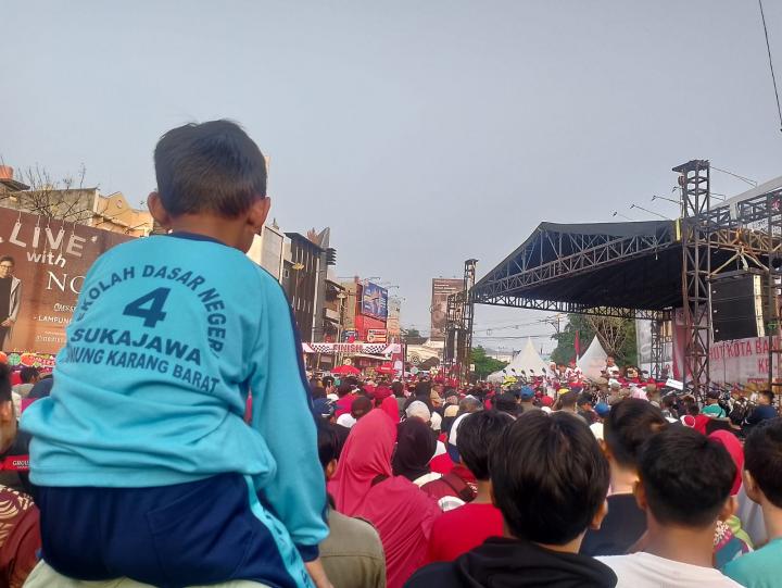 Rangkaian HUT Bandar Lampung, Ribuan Masyarakat Ikuti Jalan Sehat di Tugu Adipura 