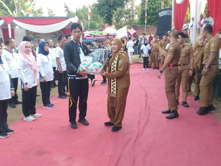 Wali Kota Bandar Lampung  Eva Dwiana Buka Resmi Porcam di Kecamatan Langkapura