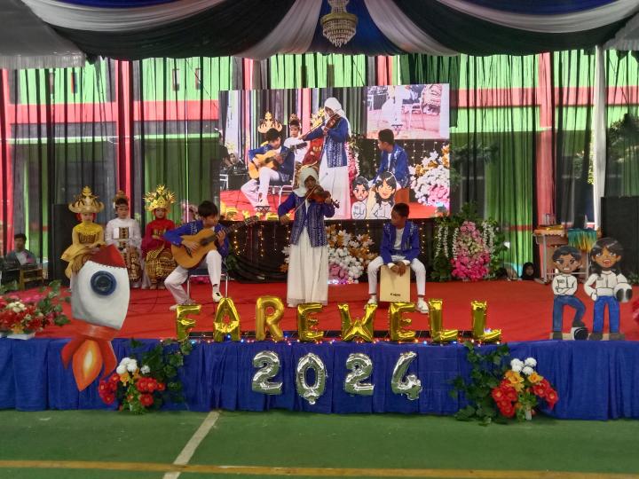 Rising of the Stars SMPN 1 Bandarlampung : Kreativitas Peserta Didik saat Perpisahan Bawakan Ansambel Musik