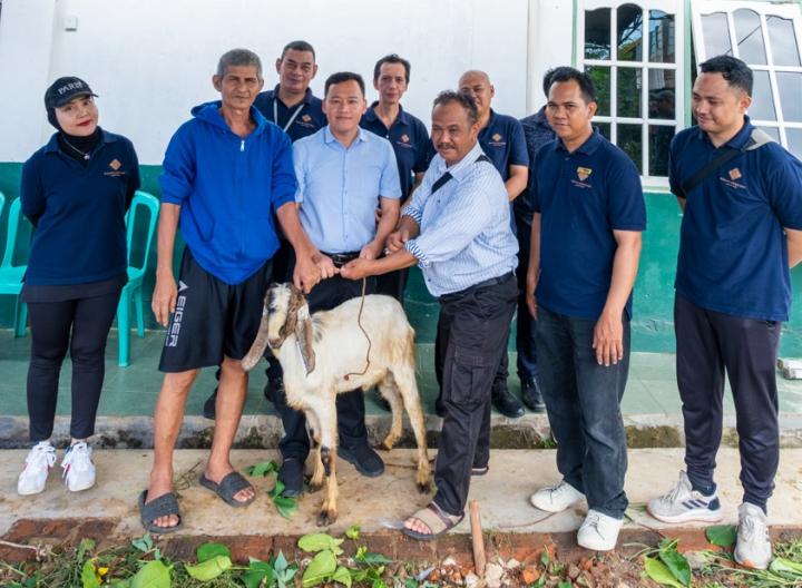 Rayakan Idul Adha, Grand Mercure Lampung Berbagi Hewan Qurban Ke Masjid Masjid Sekitar Hotel 