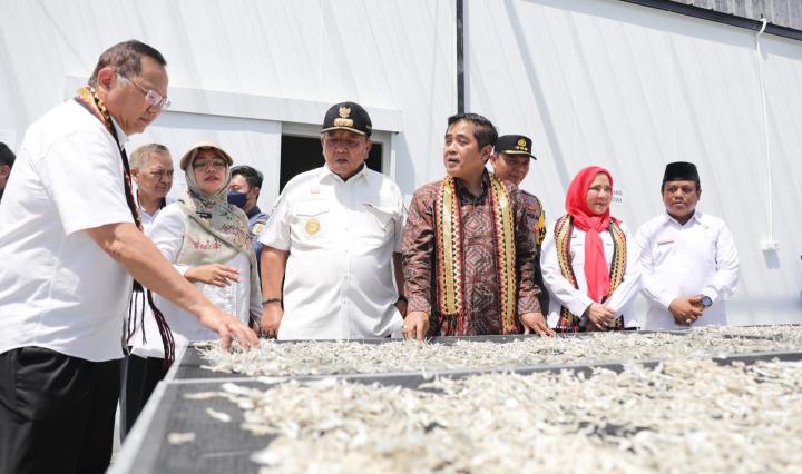 Peresmian Kampung Nelayan Modern, Eva Ajak Pegiat Usaha Setempat Kolaborasi Dengan Pemkot