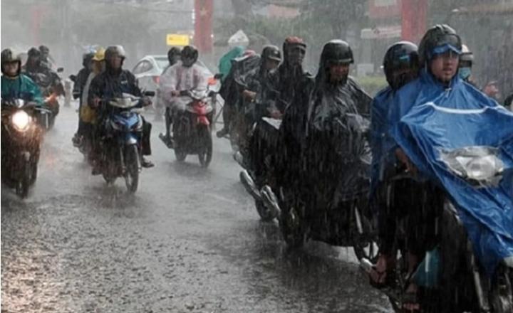 Jas Hujan Model Ponco, Bukan Melindungi Tapi Bisa Mencelakai Pengendara Motor 