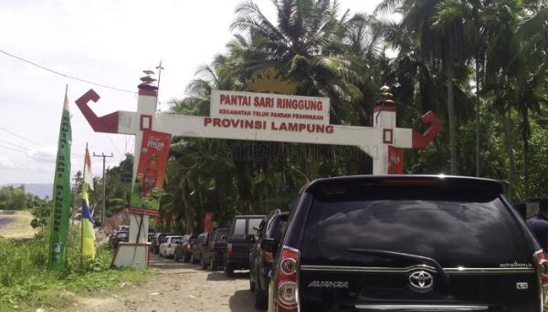 Masuk Pantai Sari Ringgung Kendaraan Roda Dua Antri