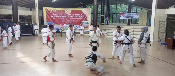 Pemantapan Teknik dan Ujian Kenaikan Tingkat (UKT) ke-1 tahun 2023 PERKEMI Pengprov Sumatera Selatan 