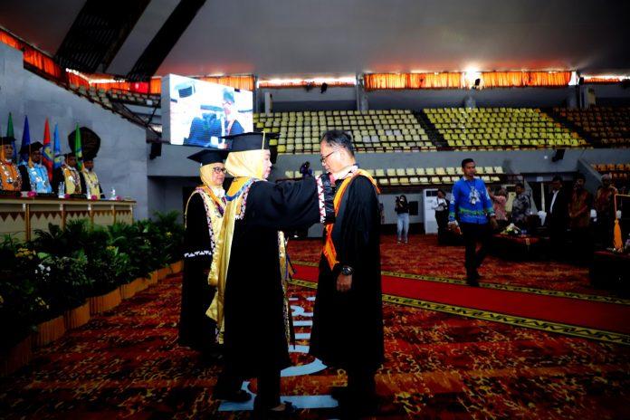 Unila Kukuhkan Prof. Dr. Syarief Makhya sebagai Guru Besar