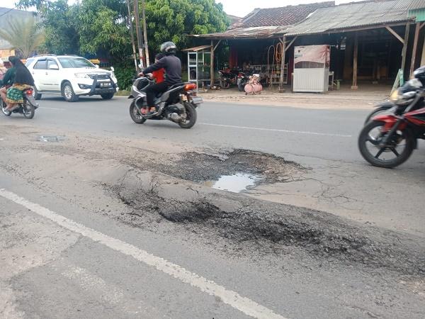 Lapor! Jalan Ratu Dibalau Tanjung Senang Rusak, Warga Harap Segera Diperbaiki 