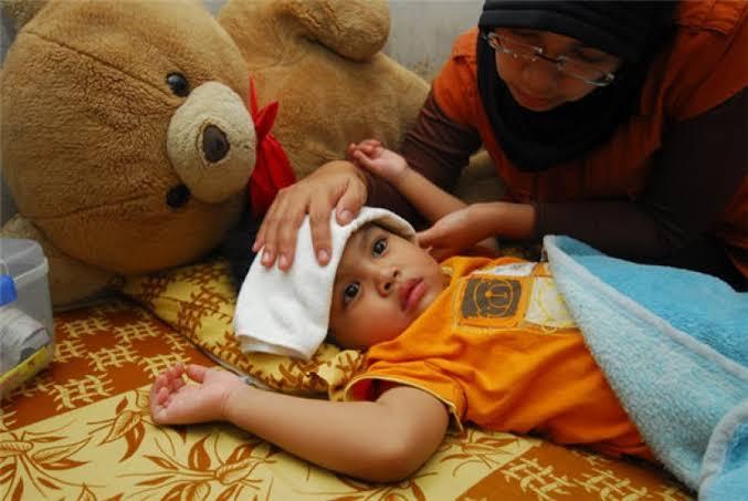 Jangan Panik Begini Cara Mengatasi Jika Anak Mendadak Demam Pada Malam Hari