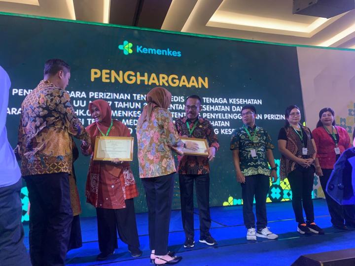 DPMPTSP Kota Bandar Lampung Terima Penghargaan dari Kemenkes RI