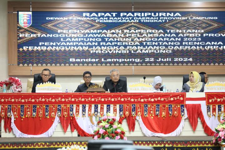 Sekdaprov Fahrizal Sampaikan Raperda RPJMD Provinsi Lampung Tahun 2025 - 2026