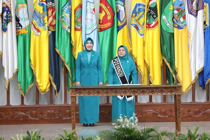 Ketum TP PKK Pusat Ibu Tri Suswati Tito Karnavian Lantik Ibu Maidawati Retnoningsih Samsudin Sebagai Pj Ketua TP PKK dan Pembina Posyandu Provinsi Lampung  