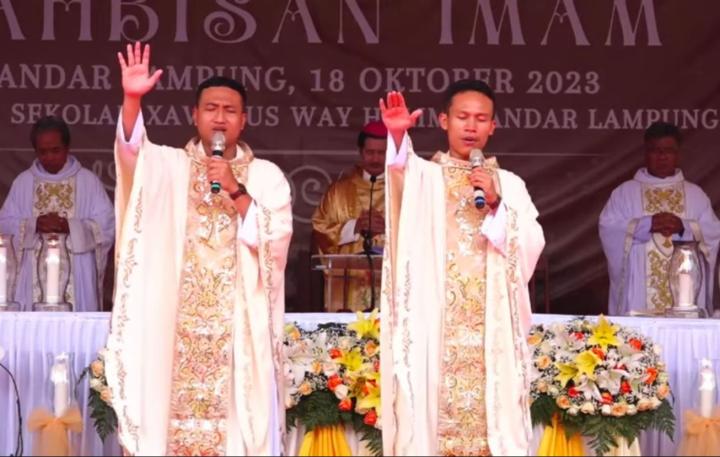 Pentahbisan Imamat Keuskupan Tanjungkarang, Romo Nikolaus Agung Suprobo dan Romo Pius Wahyo Adityo Raharjo