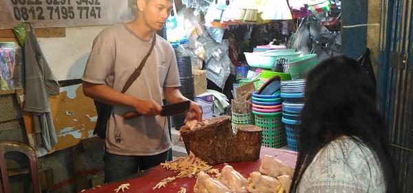 Harga Ayam Potong dan Daging Sapi di  Pasar  Sukarame Bandar  