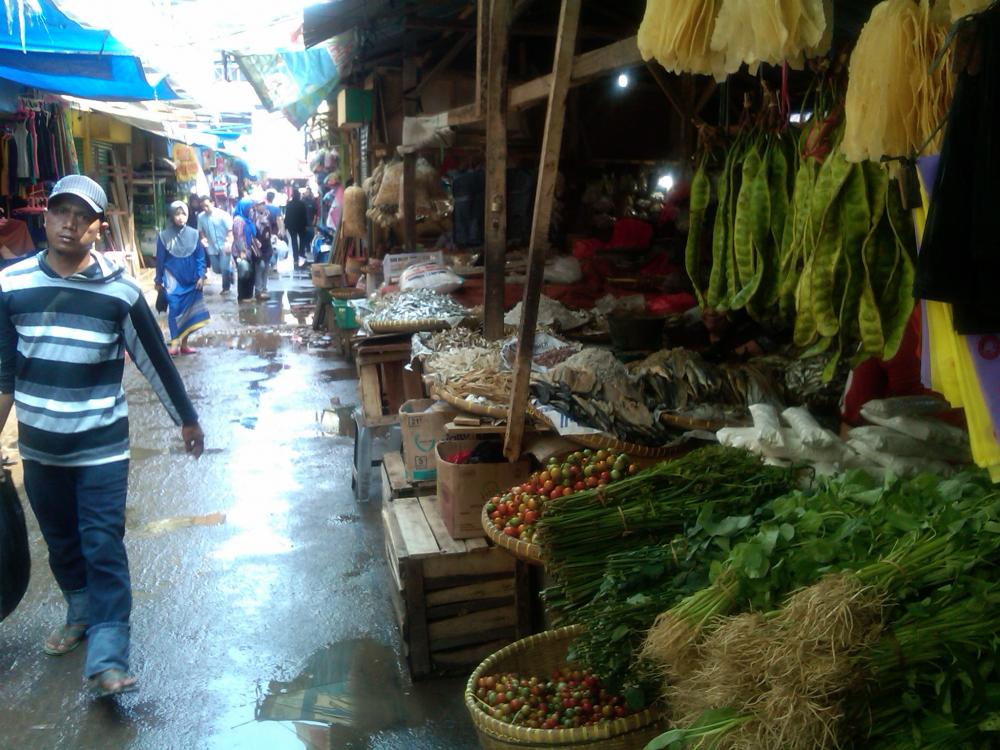 Harga Kebutuhan Pokok di  Pasar  Smep Bandar  Lampung 