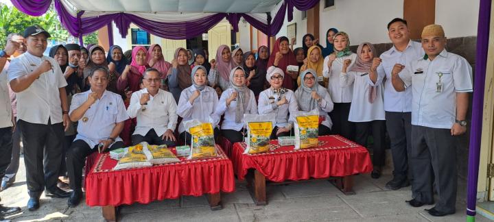 Dinas Perindustrian dan Perdagangan Provinsi Lampung Gelar Operasi Pasar Beras Medium di Kabupaten Tanggamus 