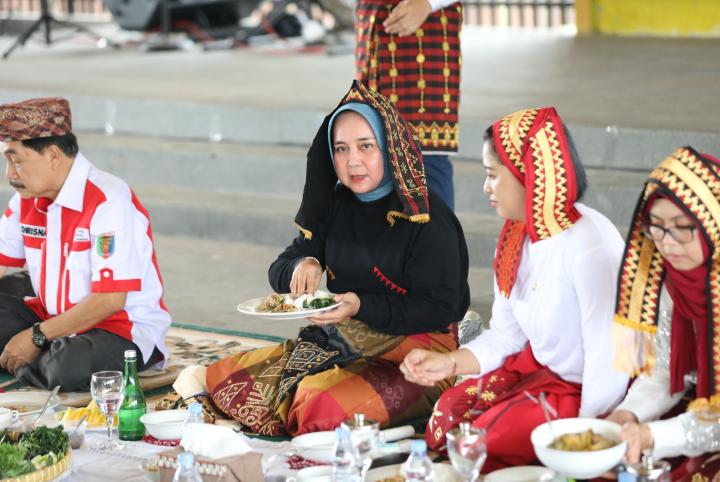 Meriahkan Hari Kartini dan Hari Jadi Provinsi Lampung Ke 60, TP PKK Provinsi Lampung Bekerjasama Dengan Pemprov Lampung Gelar Lomba Mancing dan Nyeruit Bareng di PKK Agropark Sabah Balau 