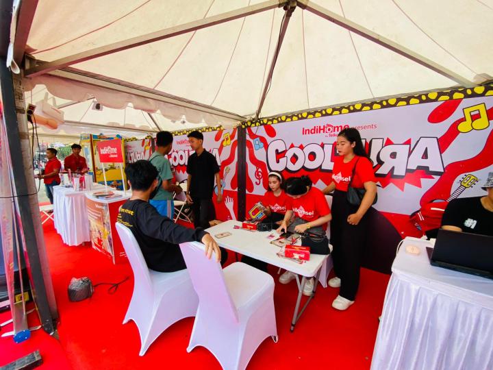 Bertabur Hadiah, Telkomsel Apresiasi Pelanggan Telkomsel Lite dan Indihome di Kotabumi Lampung Utara Hadirkan Band Armada Dalam Event Cooltura 2024  