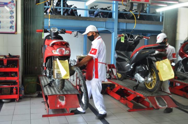 Pernah Merasakan Motor Bau Sangit, Ini Penyebab dan Cara Pencegahannya.