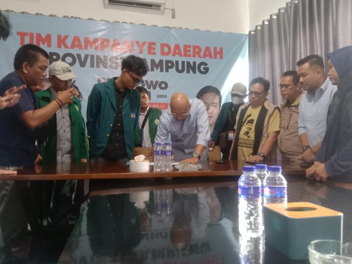 Ratusan Mahasiswa Gelar Aksi Damai, Datangi TKD Prabowo - Gibran Lampung Sampaikan 10 Fakta Integritas 