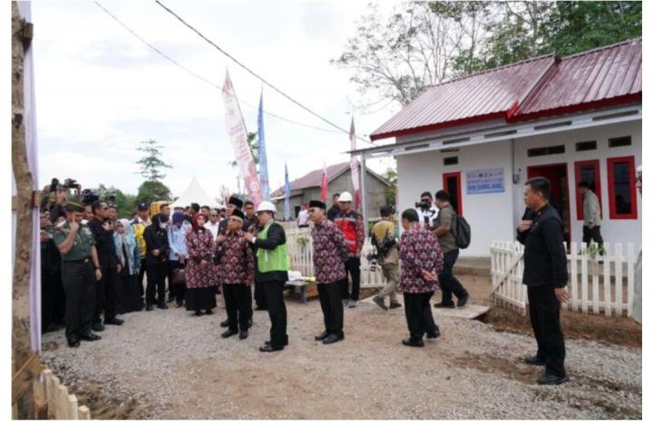 Wakil Presiden Bersama Gubernur Sumatera Selatan serta Bupati Banyuasin Kunjungi Perumahan Kampung KB 