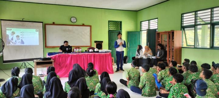 Tunas Honda Lampung Sosialisasikan Keselamatan Berkendara Kepada Siswa SMP N 21 Pesawaran Melalui Program Selalu Inget "Cari Aman" 