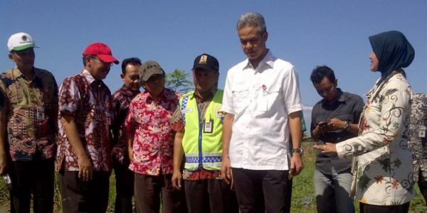 Jateng Tolak Seragam PNS Kemeja Putih ala Jokowi