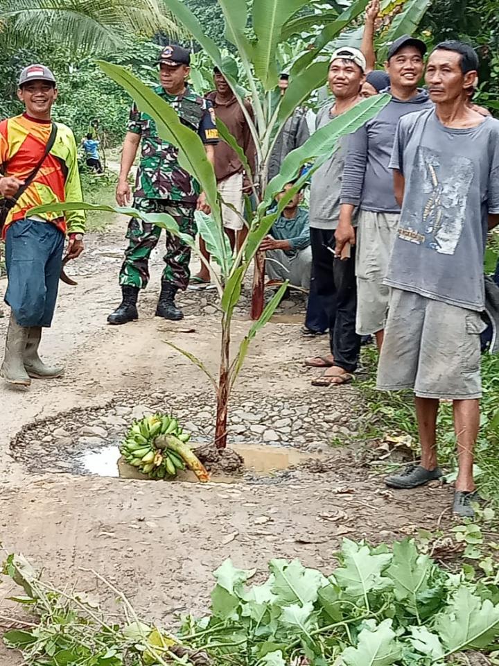 Donny Irawan SE Meminta Pemerintah Tanggap Dengarkan Aspirasi dari Masyarakat Soal Jalan Rusak di Umbul Salak Kabupaten Pesawaran