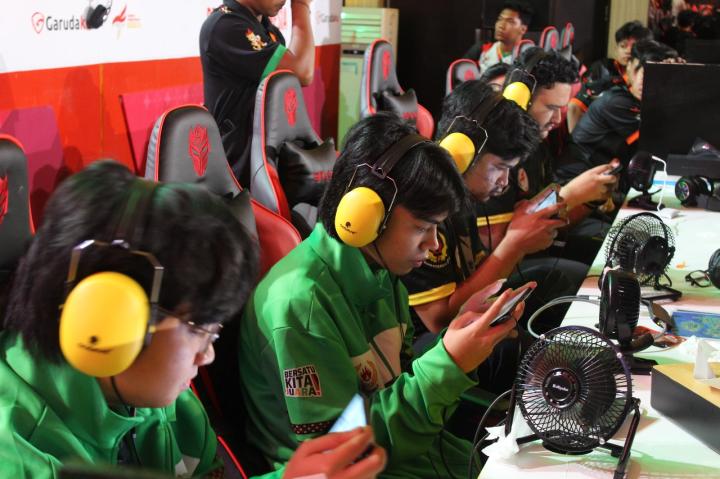 Layanan Khusus Tri Bagi Pecinta E- Sport di PON XXI Aceh - Sumut 