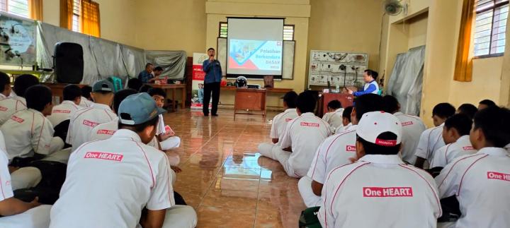 TDM Lampung Gelar Edukasi Safety Riding di SMKN 2 Bandar Lampung