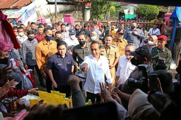 Bupati Nanang Ermanto Dampingi Kunjungan Presiden Joko Widodo di Pasar Natar