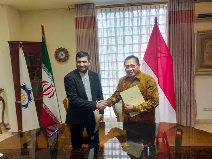 Ketum SMSI Firdaus Tandatangani MoU Bersama Konselor Kebudayaan Iran Ebrahimi