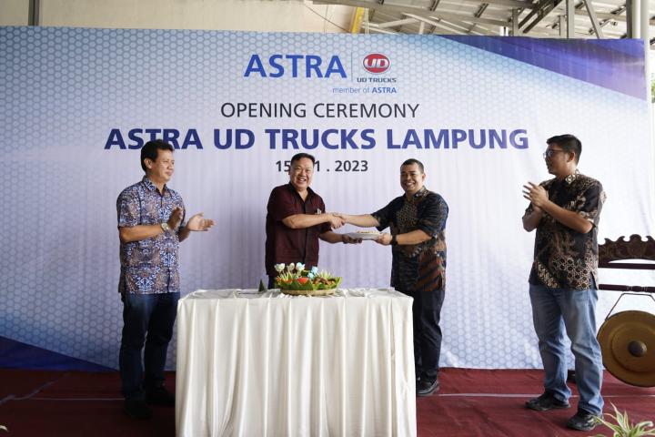 Perluas Layanan Total Solusi Optimal, Astra UD Trucks Lampung Resmi Berpindah Lokasi 