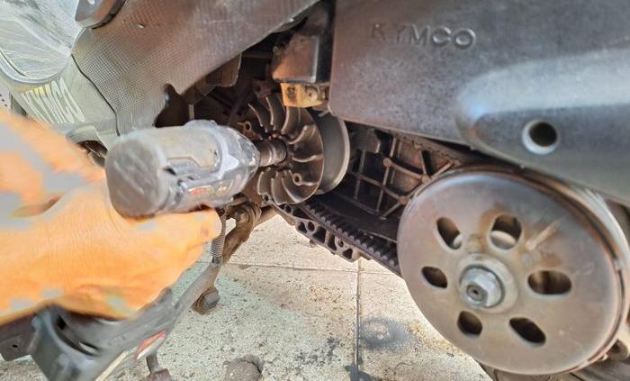 Bisa Copot, Ini Penyebab Komponen di CVT Motor Matic Keluar Bunyi Kasar 