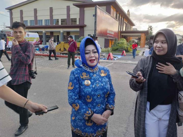 Kadinkes Lampung Enggan Berikan Tanggapan Soal Viral Gaya Hidupnya di Medsos