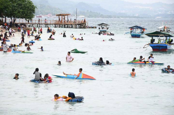 Foto Pantai Mutun Lampung