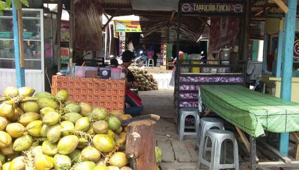 Penjual Es  Kelapa  Muda  Permintaan Banyak Kelapa  Susah