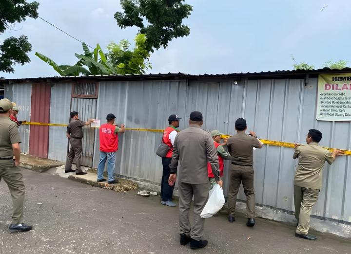 Ada Peristiwa Pengeroyokan, Sat Pol PP Kota Bandar Lampung Segel Bangunan di Samping PKOR Way Halim