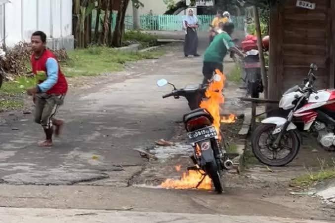 Apasih Penyebab Yang Bikin Motor Terbakar 