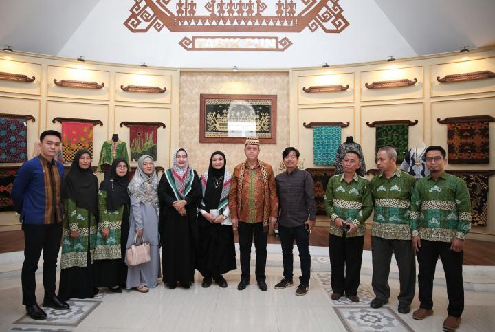 Ibu Riana Sari Arinal Terima Kunjungan Duta Besar Palestina Untuk Indonesia Zuhair Al- Shu di Gedung Dekranasda Lampung 