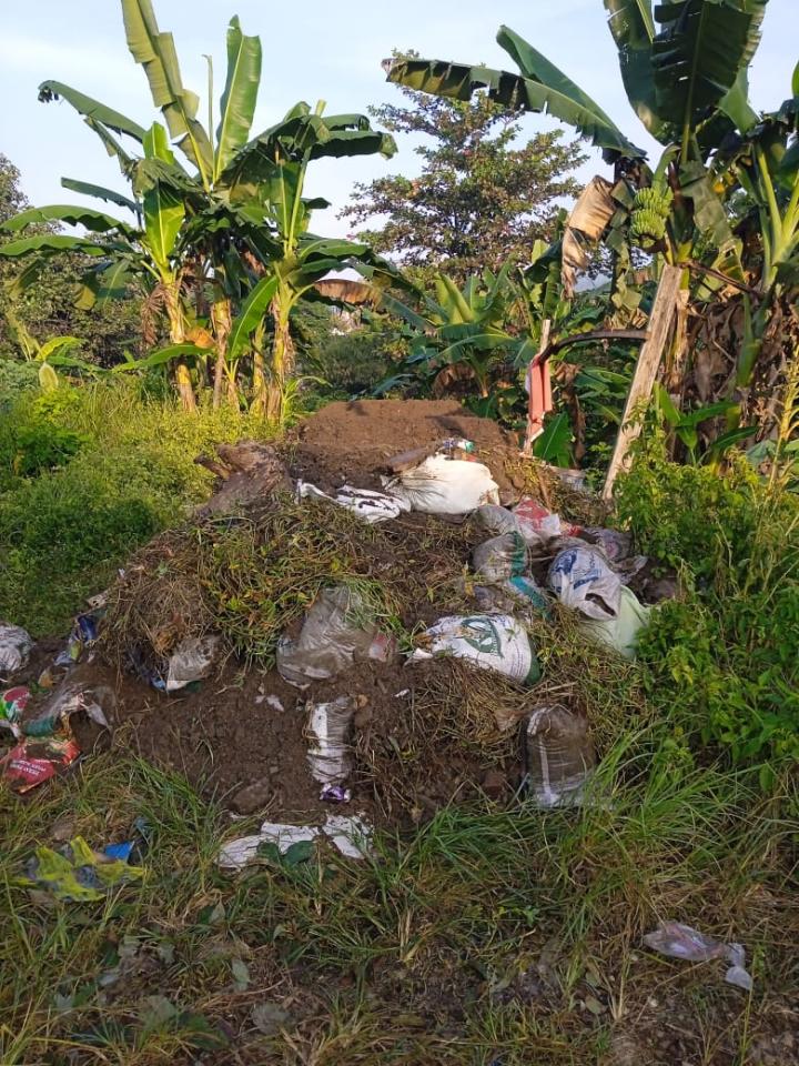 Sampah Bau Got dan Berserakan di Belakang Masjid Al Ikhlas Beringin Raya Dikeluhkan