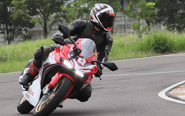 Bahaya Blind Spot Pada Helm Full Face, Mitos Atau Fakta 