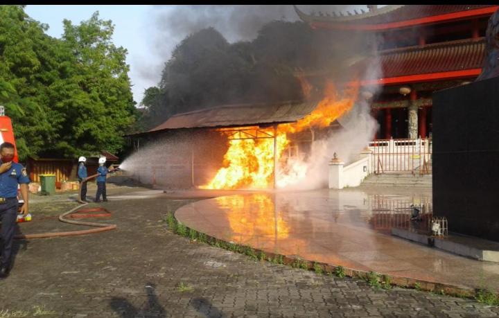 Tempat Lilin Besar Picu Kebakaran di Komplek Klenteng Sam Poo Kong