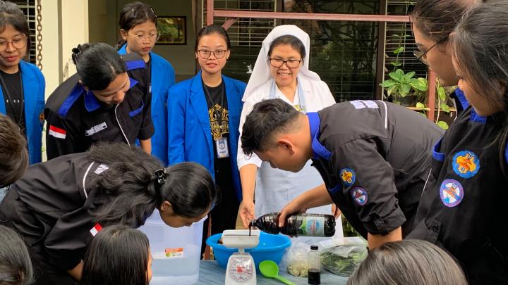 BEM STIE Gentiaras Gencarkan Kesadaran Lingkungan: Pelatihan Eco Enzyme untuk Mahasiswa