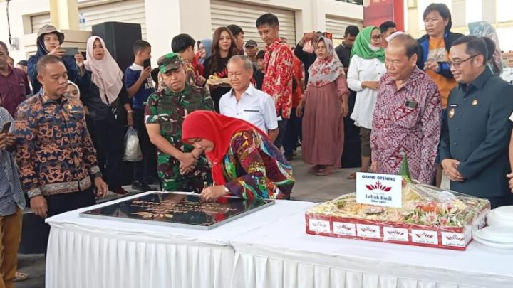 Resmikan Pasar Raya Lebak Budi Ini Pesan Walikota Eva Dwiana