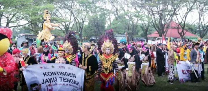 Sukses di Gelar Ribuan Masyarakat Antusias  Saksikan Kontingen Parade Budaya Jumbara PMR di Kalianda 