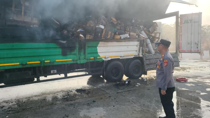 Kebakaran KMP Tranship 1 di Pelabuhan Bakauheni Diduga Berasal dari Truk Pengangkut Paket 