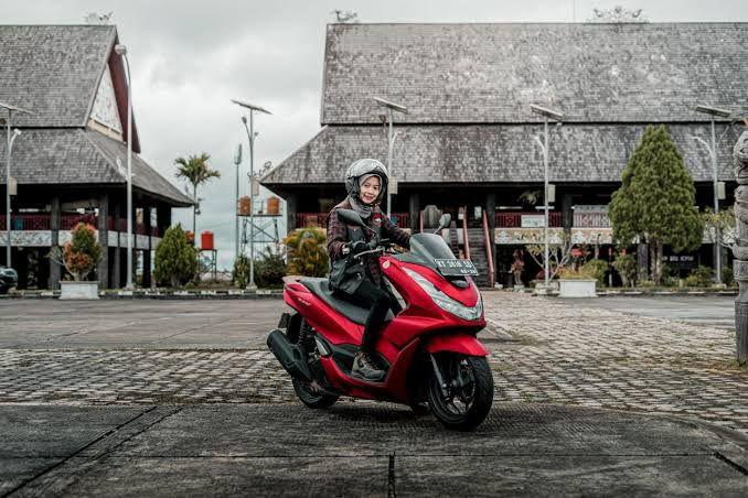 Motor Matic Honda PCX 160, Bagasi Gede Idaman Banget Nih Bestie 