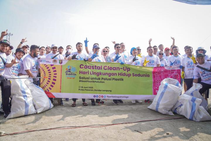 Peduli Lingkungan, Pertamina Bersama Pemprov Lampung Berpatisipasi Pada Kegiatan Coastal Cleanup di Pulau Pasaran Lampung