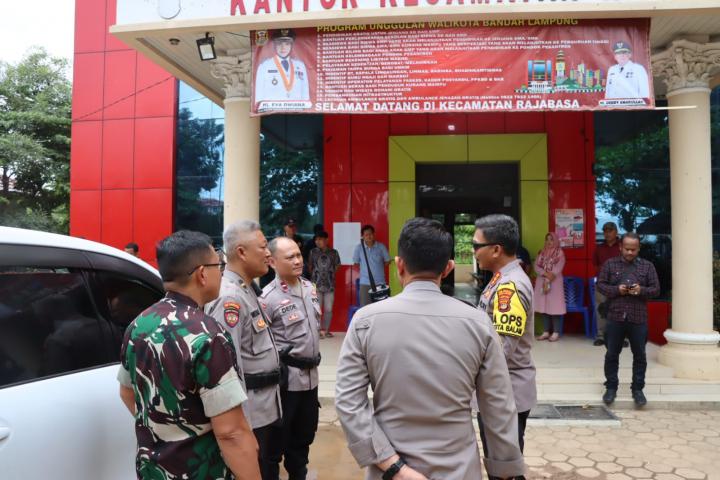 Pastikan Sidang Pleno PPK Berjalan Aman, Kapolresta Tinjau Pengamanan Sejumlah PPK di Kota Bandar Lampung