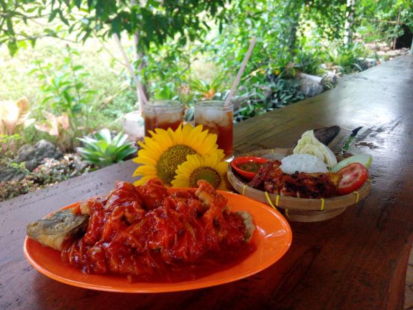 Ingin Cicipi Gurame Asam  Manis  dan Ayam  Bakar  Bangka 